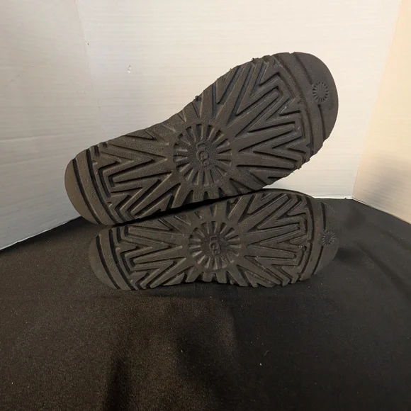 UGG Limited Edition Swarovski Rhinestone Bailey Boot Velvet Bow Tie - Picture 8 of 13